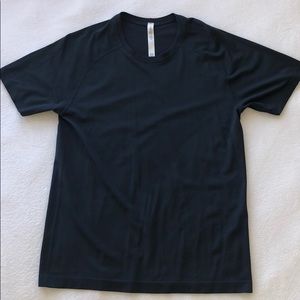 Lululemon men’s metal vent tech tee